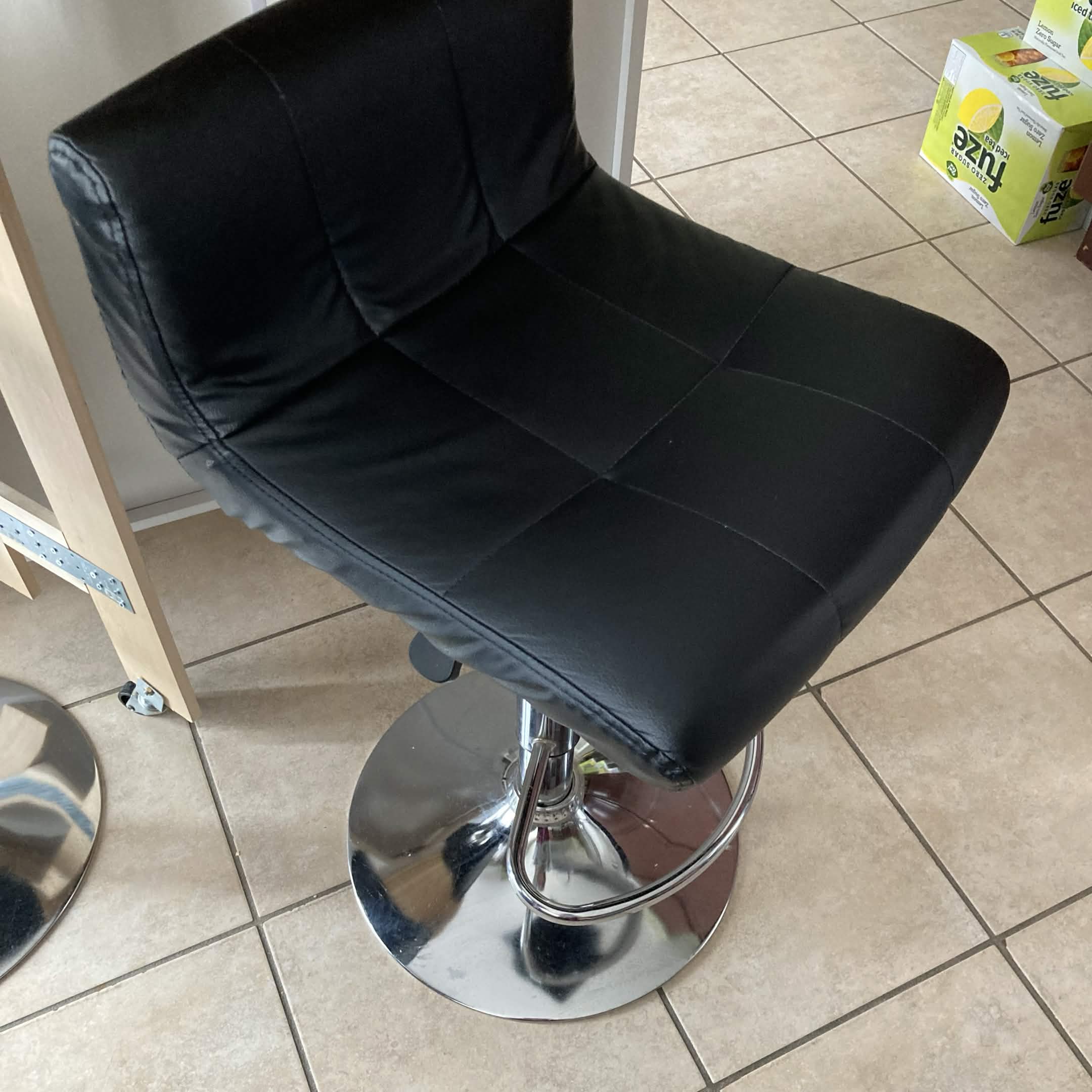 barstool creaking sounds<br><audio controls src='/audio/12.m4a'></audio>