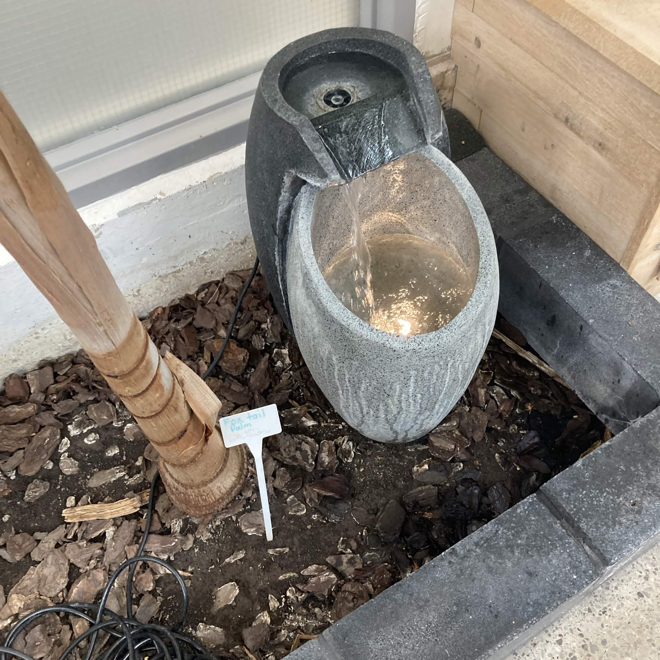 Library water fountain<br><audio controls src='/audio/15.m4a'></audio>