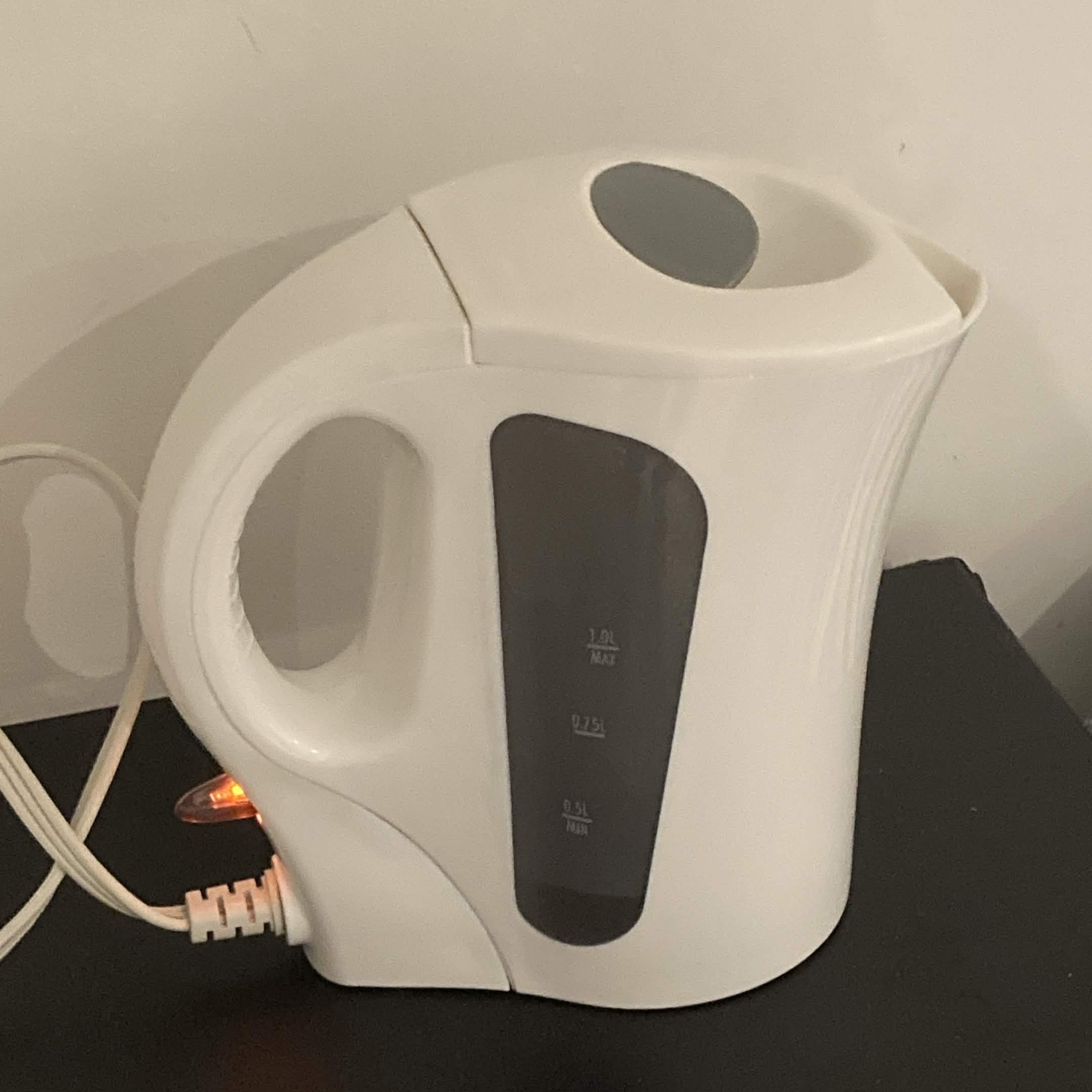 kettle boiling<br><audio controls src='/audio/3.m4a'></audio>